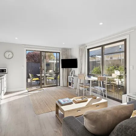 Modern, Sunny, Central Motueka Exterior photo