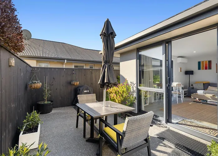 Modern, Sunny, Central