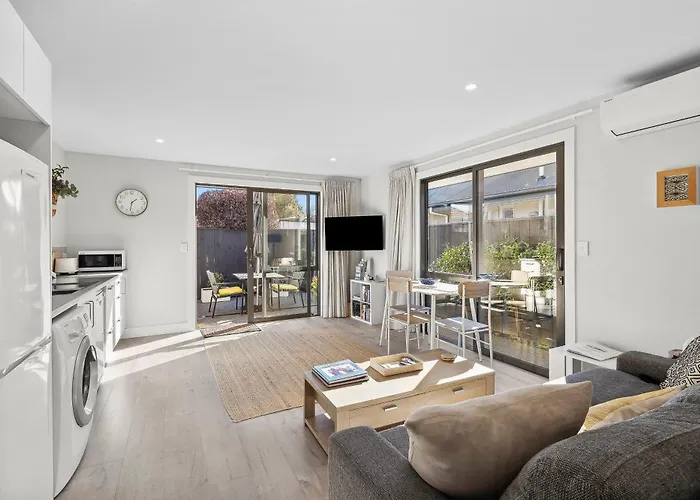 Modern, Sunny, Central