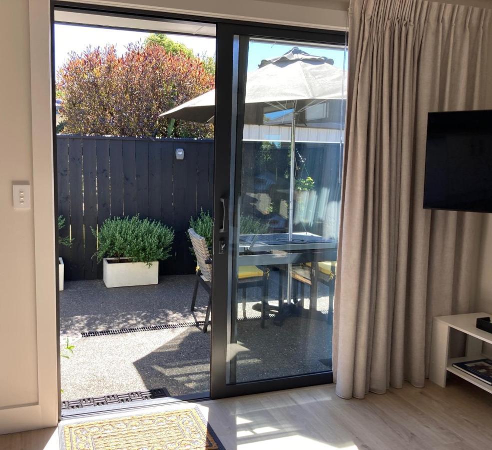 Modern, Sunny,